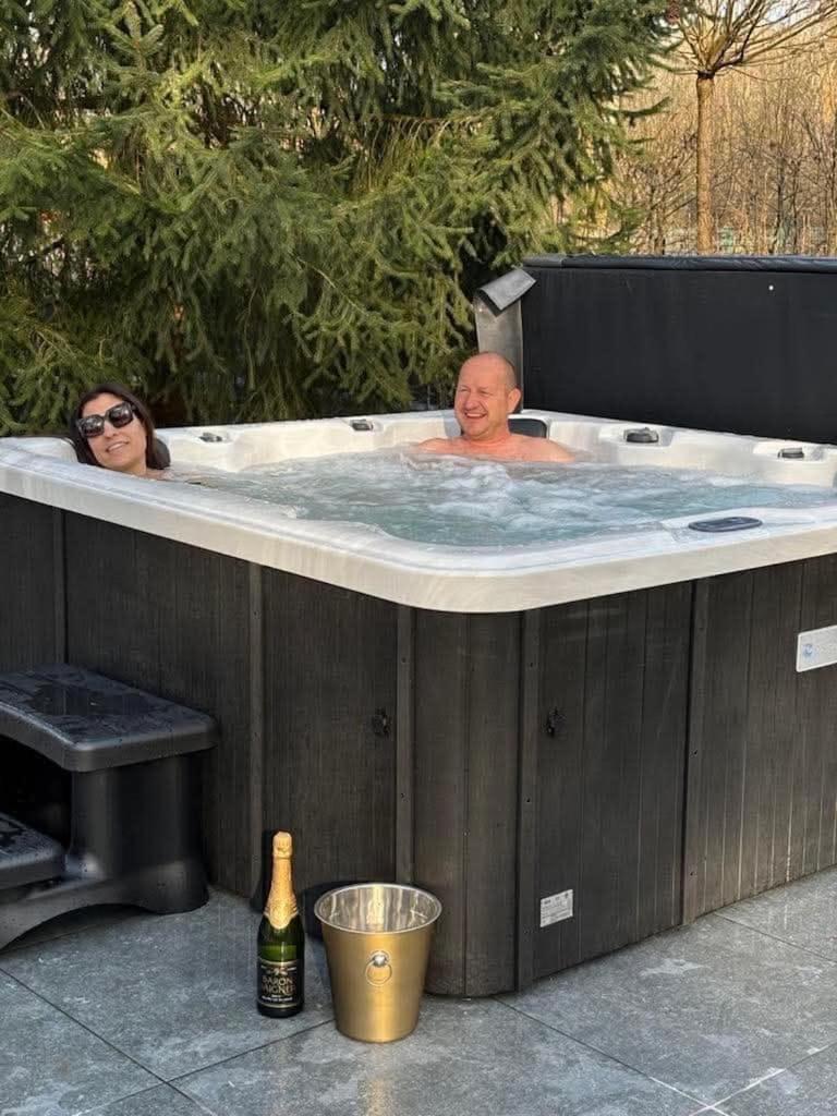 Le Colibri Spa Jacuzzi デュルビュイ エクステリア 写真